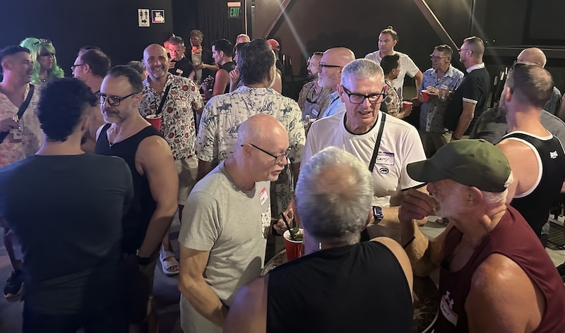 reunión social gay coco cabaret