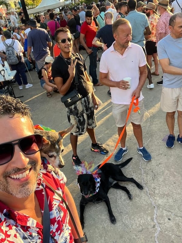 gerwin desfile del orgullo de mascotas