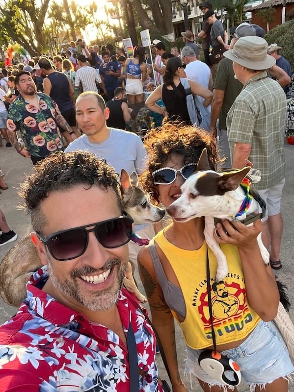gerwin desfile del orgullo de mascotas