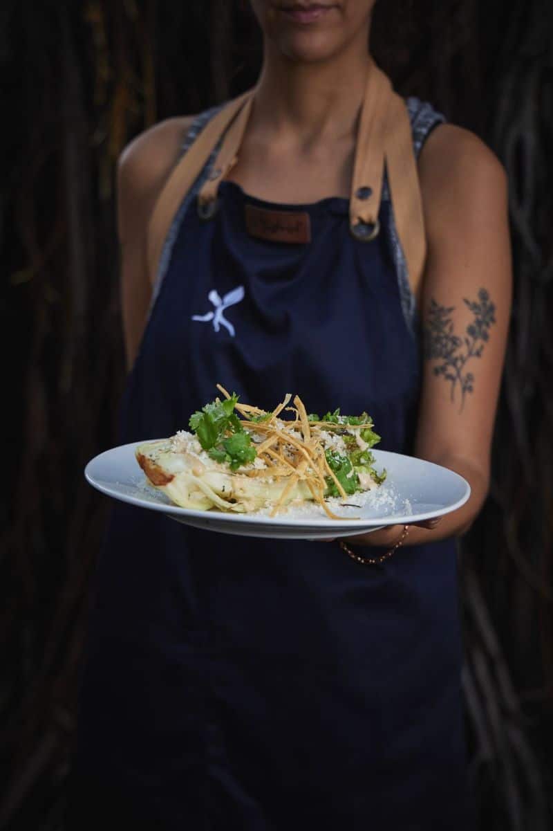 raices wait staff food