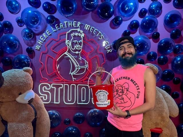 cubeta roja de studs