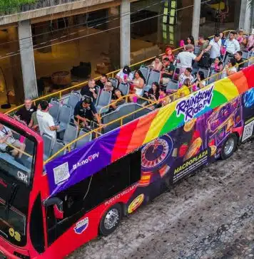 Rainbow Ride: Encuentros en la ciudad, comida, diversión y cócteles rainbowride pv tour bus