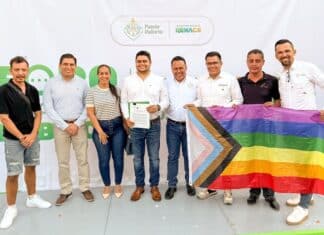Hecho histórico: Puerto Vallarta aprueba un plan municipal con políticas de inclusión LGBTQ vallarta diversity network at municipal meeting