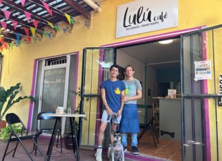 Lulú Café: Un nuevo spot de pan francés en la Zona Romántica Propietarios de izquierda a derecha: Salvador "Chavo", Alberto "Beto" y su perro "Teo".