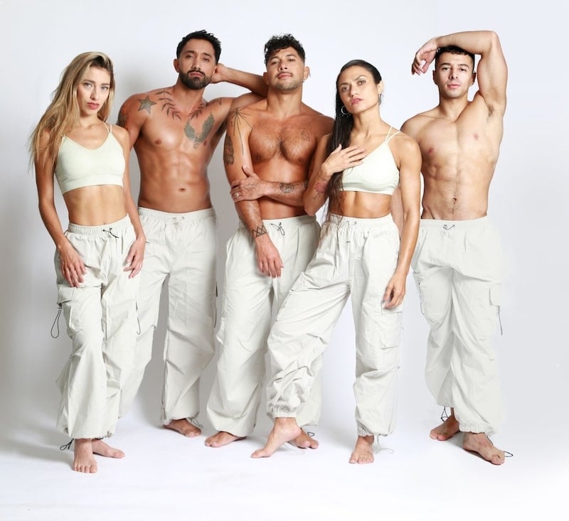 El reparto de Humans actuando en el Coco Cabaret