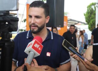 El alcalde exige una solución para la recogida de basuras y da un ultimátum a la empresa munguia talking to press garbarge issue