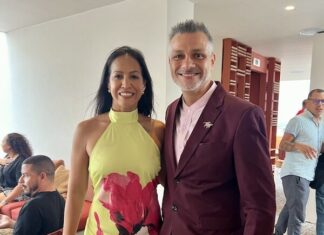 Quién es quién en la escena LGBTQ+ de Puerto Vallarta asiste a la proyección de La Arriera en el Hotel Tryst (left to right) Councilwoman Madero joined Jesus Rosales, hotel director, in welcoming a who’s who of Puerto Vallarta’s LGBTQ+ community to the screening of La Arriera (The Muleteer), an evocative film exploring gender, identity and liberation in 1930s Jalisco. The event was held at the Tryst Hotel on Sept. 4, 2025. Photo by Jerry Jones.