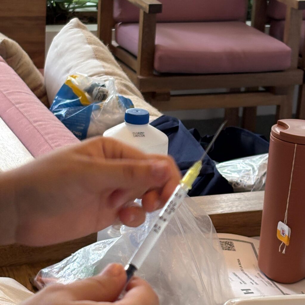 Vacunas contra el VPH, la hepatitis B, el tétanos y el neumococo disponibles in situ.