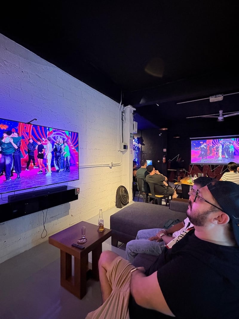 Sala de juegos La Mas Draga viendo