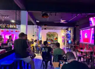 Sala de juegos La Mas Draga viendo
