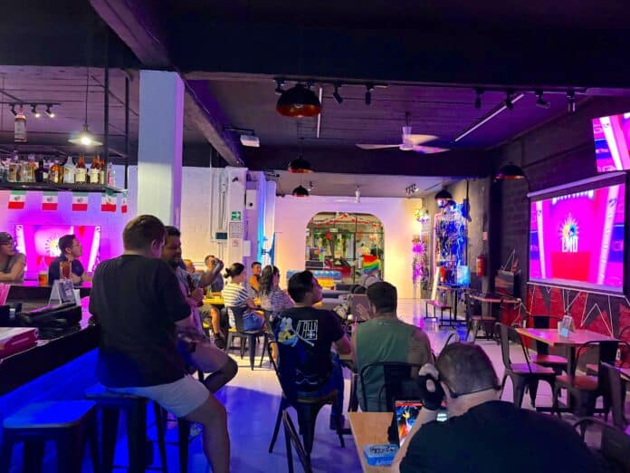 Sala de juegos La Mas Draga viendo