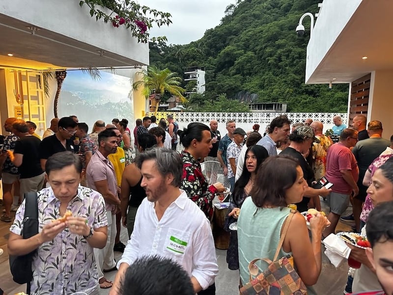 grupo de personas en la azotea