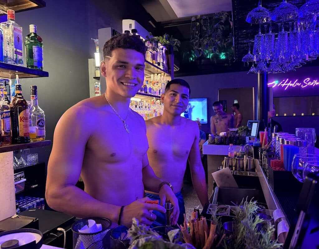los camareros de la esquina