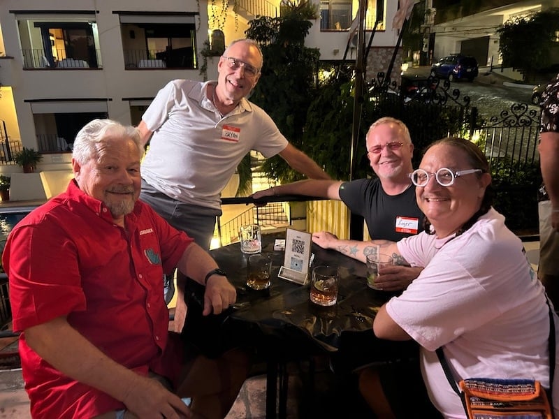 Mezclador gay Uno Seis Uno 12