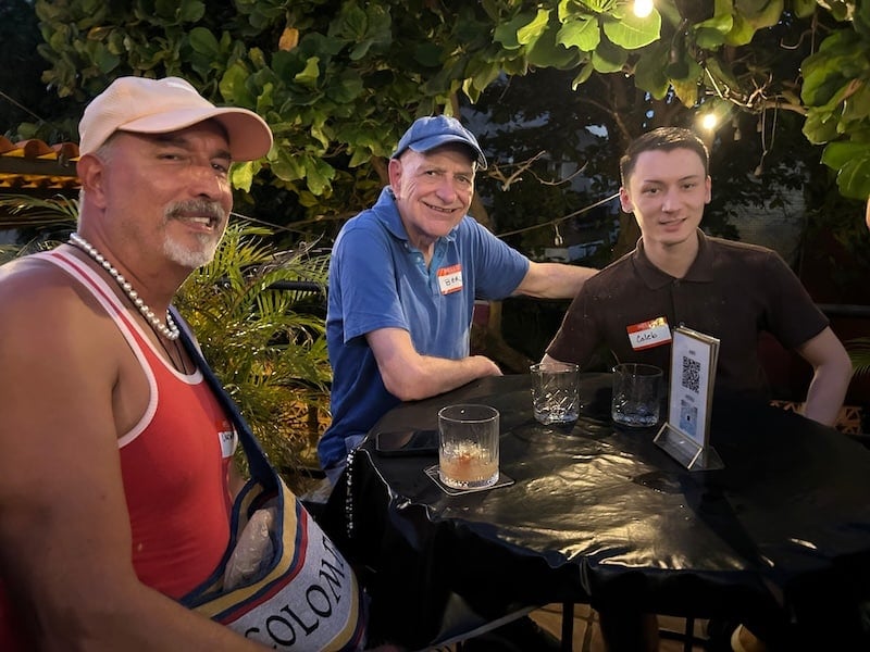 Mezclador gay Uno Seis Uno 13