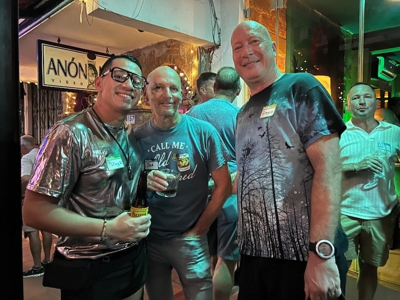 Mezclador gay Uno Seis Uno 4