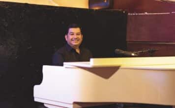 Tocar la cuerda adecuada: 45 años de música de Salvatore Rodríguez Salvatore-6