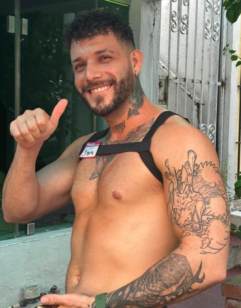 mezclador gay uno seis uno 19