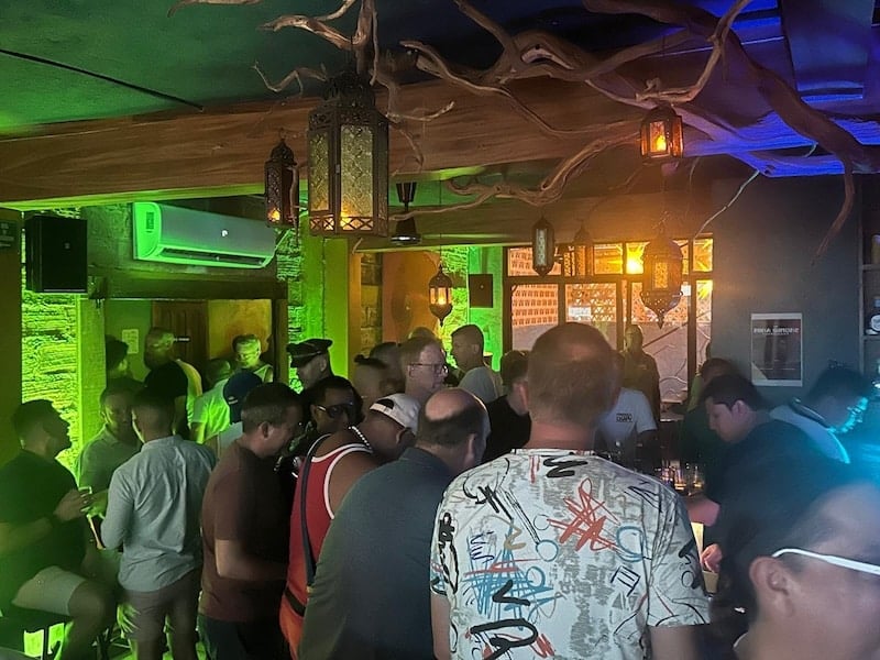 mezclador gay uno seis uno 21