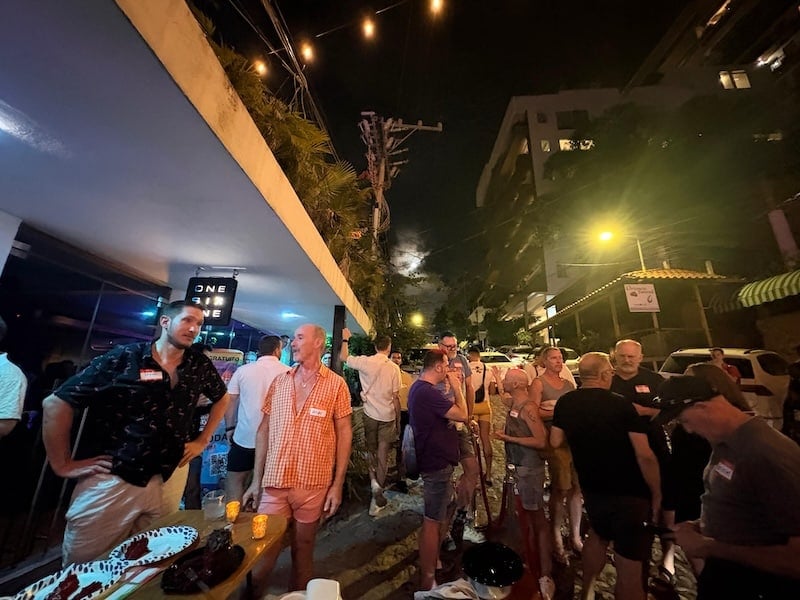 mezclador gay uno seis uno 26