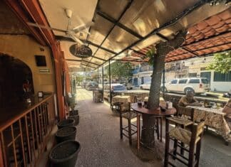 Bar Frida abre un nuevo capítulo en Puerto Vallarta al mudarse a su local más grande bar frida acera