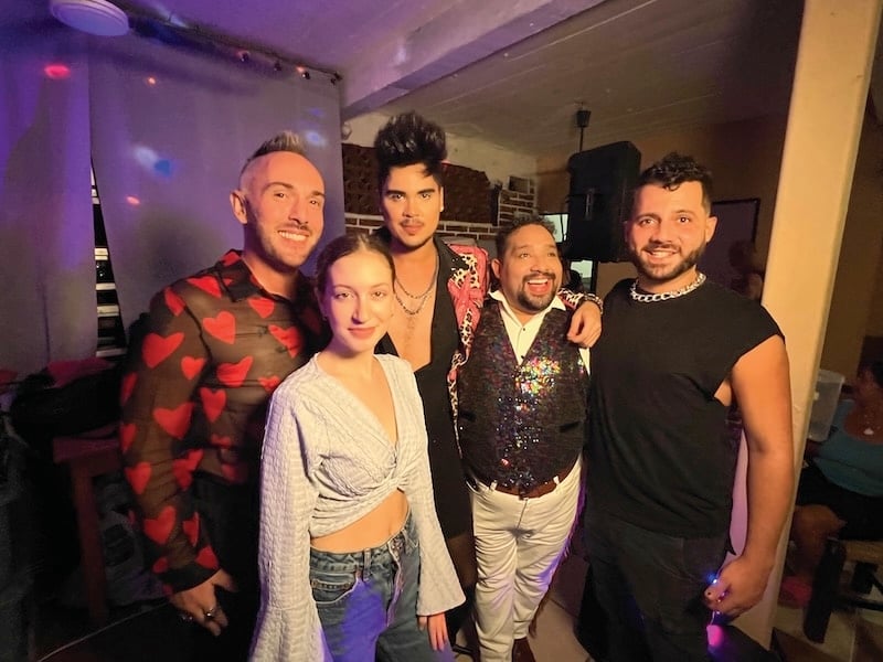 noche de apertura entretenimiento bar frida