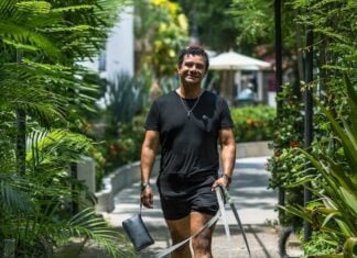 Más allá de los negocios: Poncho Dávalos lidera en activismo comunitario poncho davalos con perros