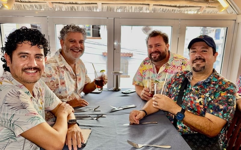 recaudación de fondos de mayo para gay+ 3