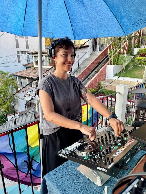 recaudación de fondos de mayo para gay+ 5