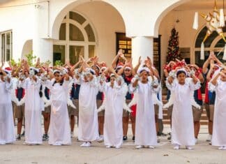 La recaudación de fondos navideña de la Escuela para Niñas de Vallarta deslumbró Chicas Performing-1