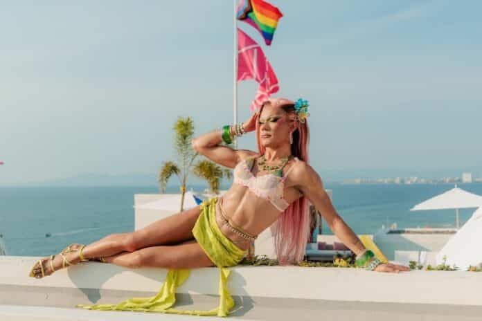 Pelayo en la piscina de la azotea