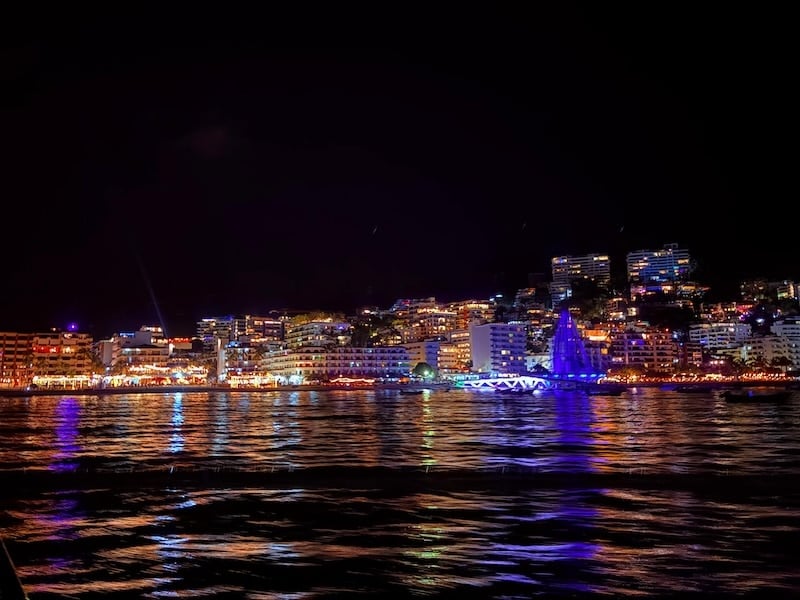 alquiler de yates crucero al atardecer