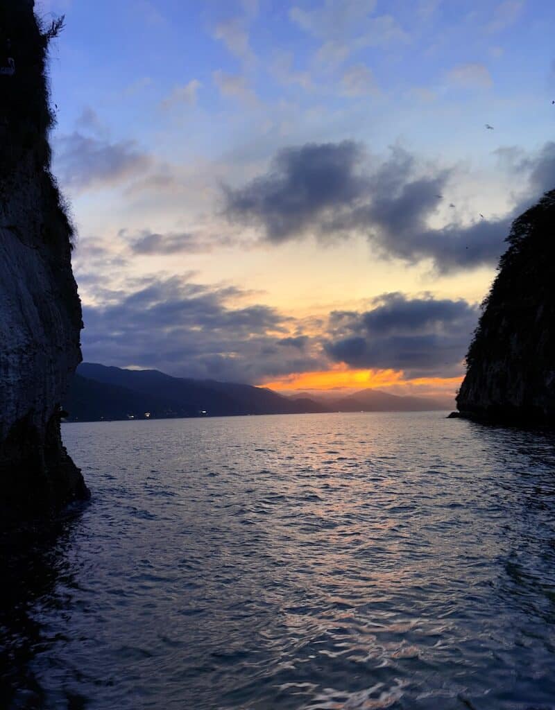 alquiler de yates crucero al atardecer