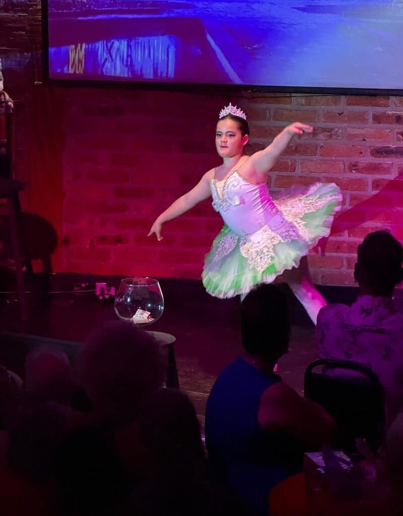 Actuación de Mia Dance Studio.