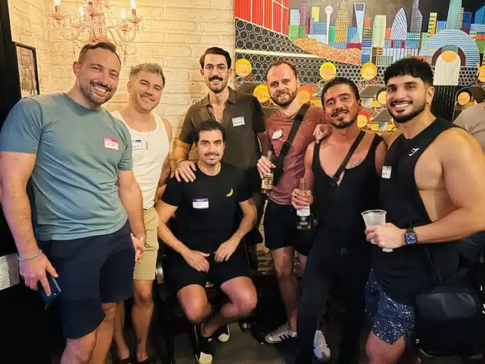 Fotos: Gay+ Mixer en The Social Club PV club social mixer