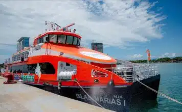 Los nuevos viajes en ferry a las Islas Marías y el crucero pirata amplían las opciones turísticas A partir de la segunda quincena de enero, Puerto Vallarta será el punto de partida oficial de una nueva ruta turística de fin de semana a las Islas Marías, un archipiélago protegido por el gobierno federal que recientemente se ha abierto a los visitantes. Las islas, situadas a unos 130 kilómetros de la costa de Nayarit, son conocidas por su biodiversidad y su historia como antigua colonia penal.