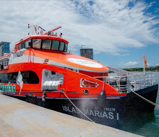 Los nuevos viajes en ferry a las Islas Marías y el crucero pirata amplían las opciones turísticas A partir de la segunda quincena de enero, Puerto Vallarta será el punto de partida oficial de una nueva ruta turística de fin de semana a las Islas Marías, un archipiélago protegido por el gobierno federal que recientemente se ha abierto a los visitantes. Las islas, situadas a unos 130 kilómetros de la costa de Nayarit, son conocidas por su biodiversidad y su historia como antigua colonia penal.