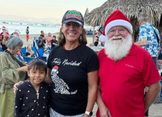 Papá Noel, palmeras y juguetes: El sorteo de juguetes en la playa celebra su 25º año sorteo de juguetes 25 años 1