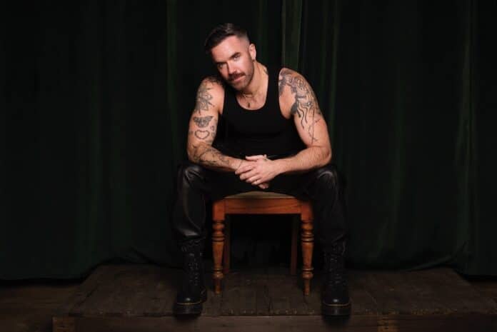 Brian Justin Crum deslumbra en Coco Cabaret con ‘Into You’ Brian Justin Crum