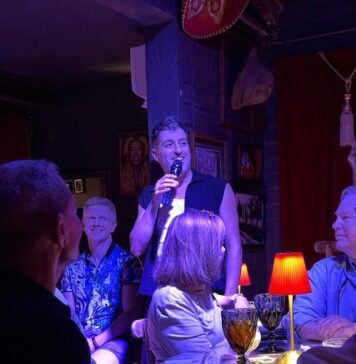 Esperando un bis Just John – La otra cara de Evita Loca John Michael Dias 3