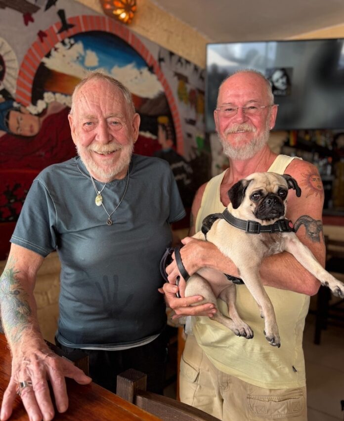 Bar Frida y Restaurante: Un legado de liderazgo El propietario de Frida Bar y Restaurante, Tom Finley, y el gerente Mike Laking.