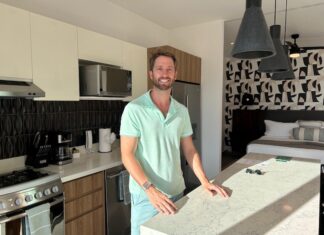 Paul Trimmer ayuda a sus clientes a orientarse en el mercado inmobiliario de Puerto Vallarta jornada de puertas abiertas progresiva