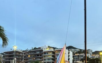 Bandera permanente LGBTQ+ izada en el Parque Lázaro Cárdenas de la Zona Romántica bandera lgbtq parque Lázaro Cárdenas