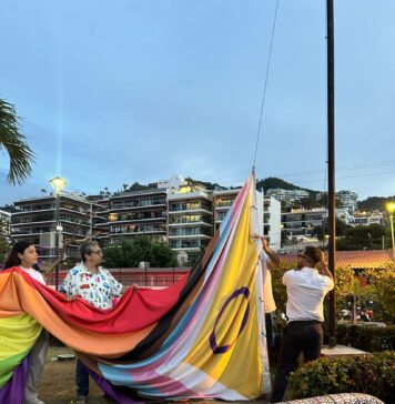 Bandera permanente LGBTQ+ izada en el Parque Lázaro Cárdenas de la Zona Romántica bandera lgbtq parque Lázaro Cárdenas