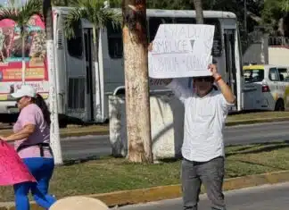 Una protesta justiciera paraliza el tráfico en Sam’s Club y la terminal de cruceros de Puerto Vallarta protestas bloque calle 1