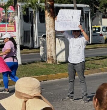 Una protesta justiciera paraliza el tráfico en Sam’s Club y la terminal de cruceros de Puerto Vallarta protestas bloque calle 1