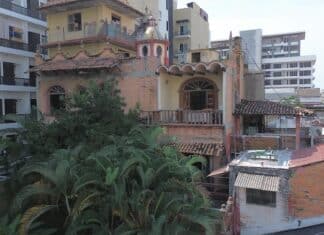 La propiedad Quinta Encanto refleja la compleja historia de Puerto Vallarta Quinta Encanto (como se muestra en diciembre de 2026), fue construida por un hombre considerado por muchos como uno de los fundadores de lo que hoy es Puerto Vallarta, Diego Bentacourt Verde. Foto de Christian Alexis Velasco.