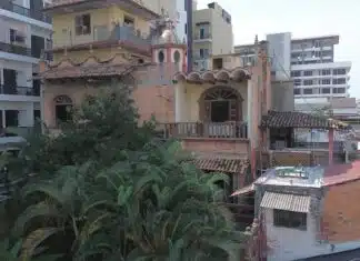 La propiedad Quinta Encanto refleja la compleja historia de Puerto Vallarta Quinta Encanto (como se muestra en diciembre de 2026), fue construida por un hombre considerado por muchos como uno de los fundadores de lo que hoy es Puerto Vallarta, Diego Bentacourt Verde. Foto de Christian Alexis Velasco.