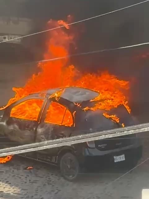 coche en llamas