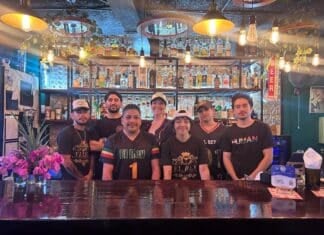 El Rey Bar & Grill: Pasión por el ahumado en el corazón de Versalles El rey bar & restaurante